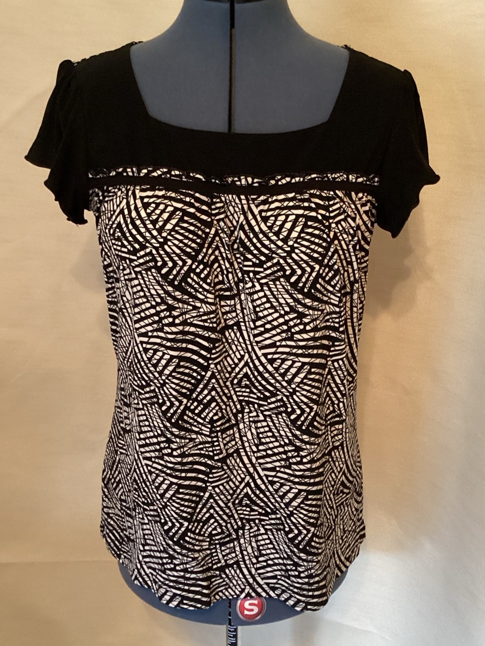 PerSeption Concept Black and White Short Sleeve Patterned Top